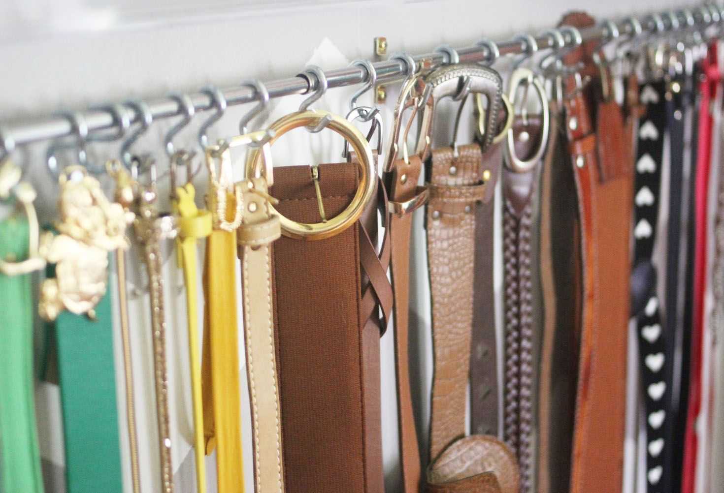 Как хранить ремни: варианты размещения и их достоинства