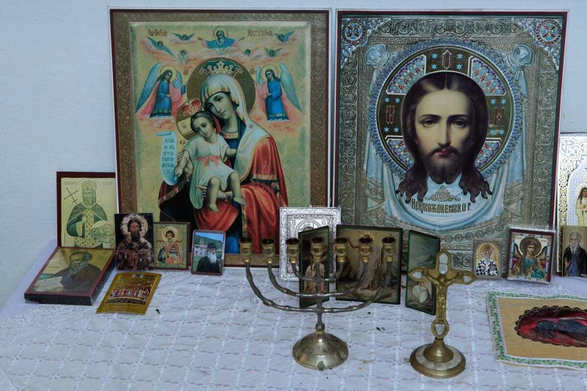Где в доме должны стоять иконы? правила размещения иконостаса
