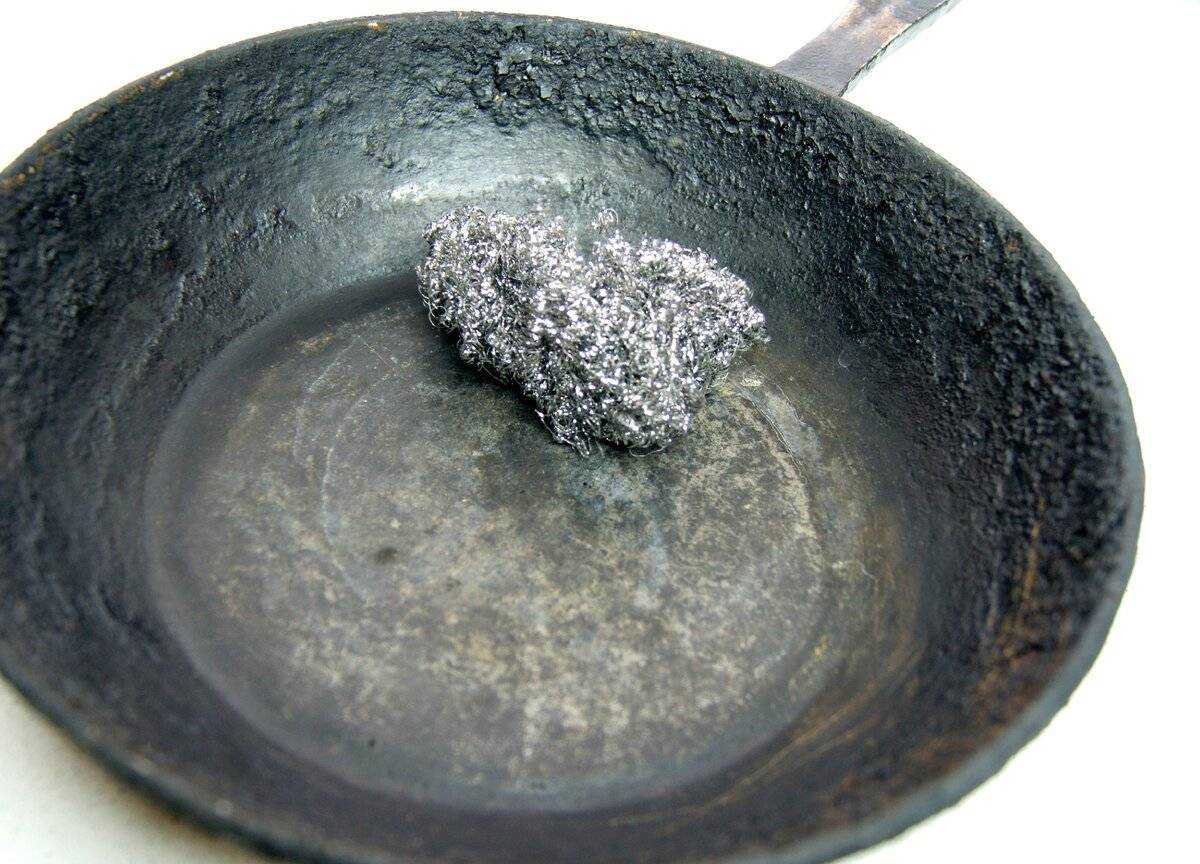 Как очистить сковороду с антипригарным покрытием снаружи и внутри в домашних условиях