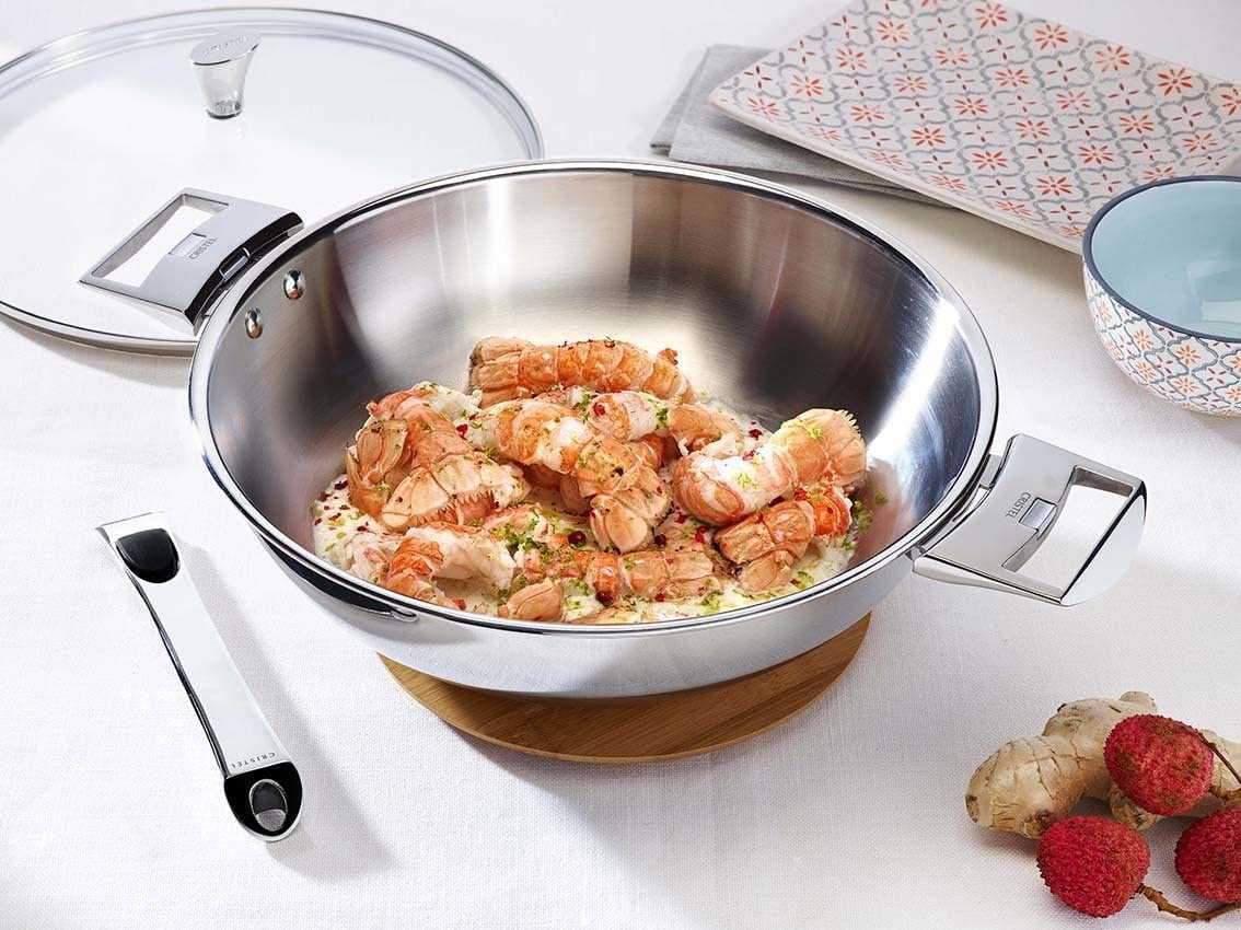 Кастрюли, сковородки, крышки: хранение на кухне