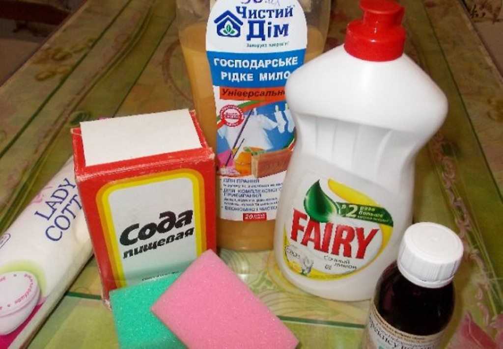 Как вывести запах уксуса с дивана