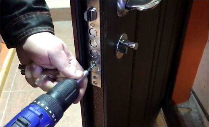Как высверлить личинку у замка?