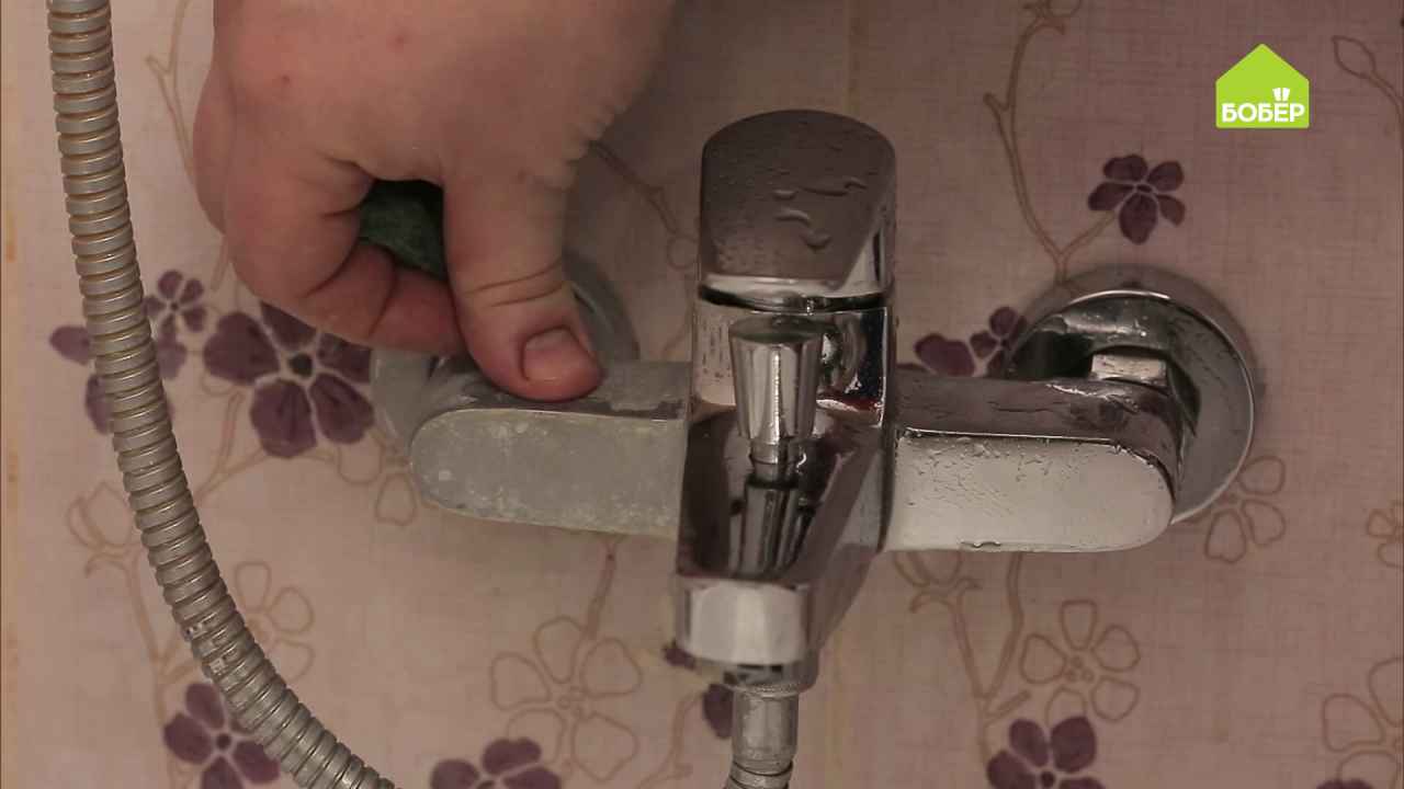 Средства для удаления известкового налета с крана на кухне и в ванной