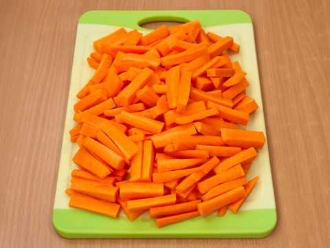 Как порезать морковь соломкой для плова, по-корейски, кубиками, брусочками, звездочками