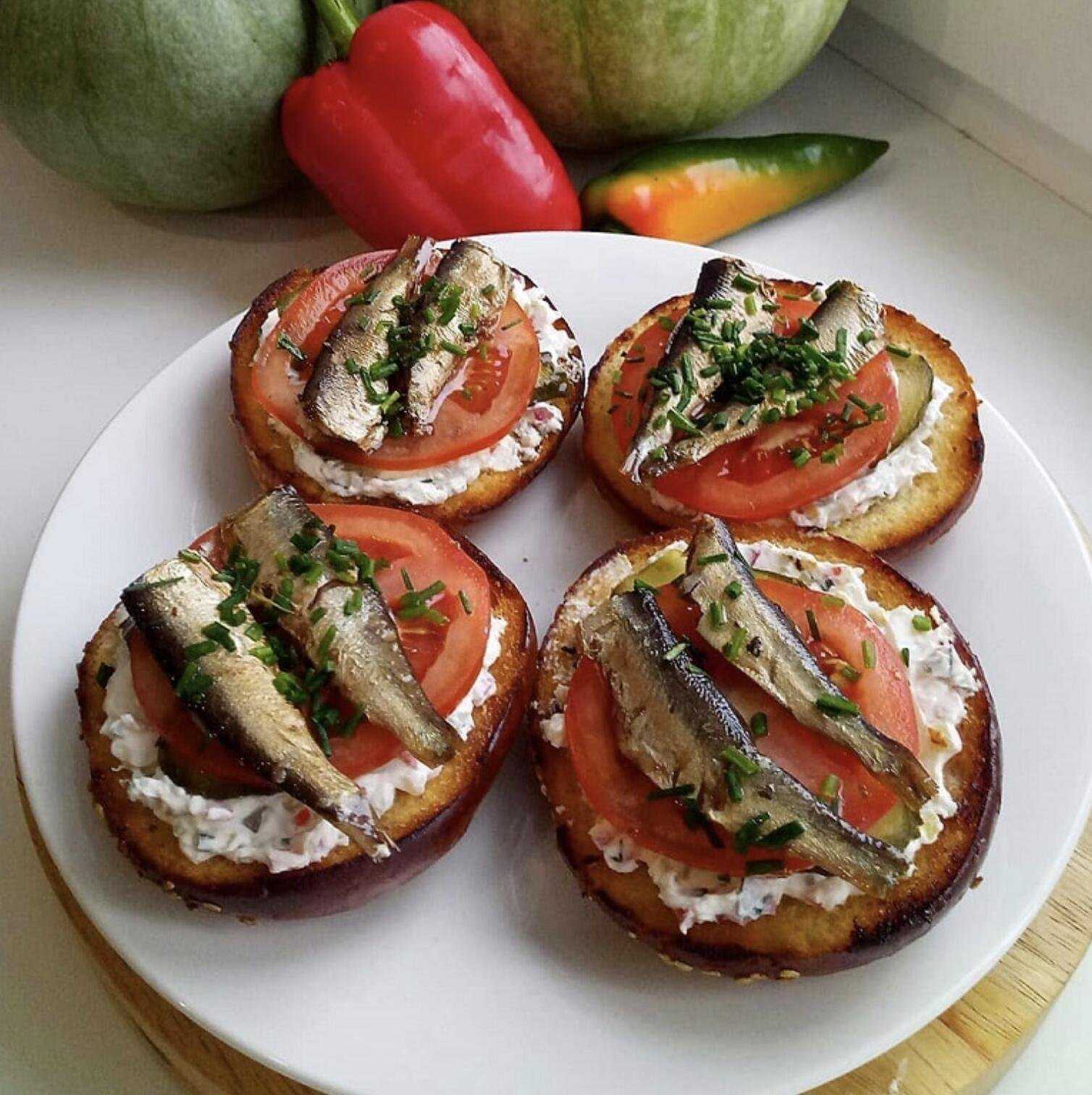 Бутерброды на праздничный стол: 20 простых и вкусных рецептов