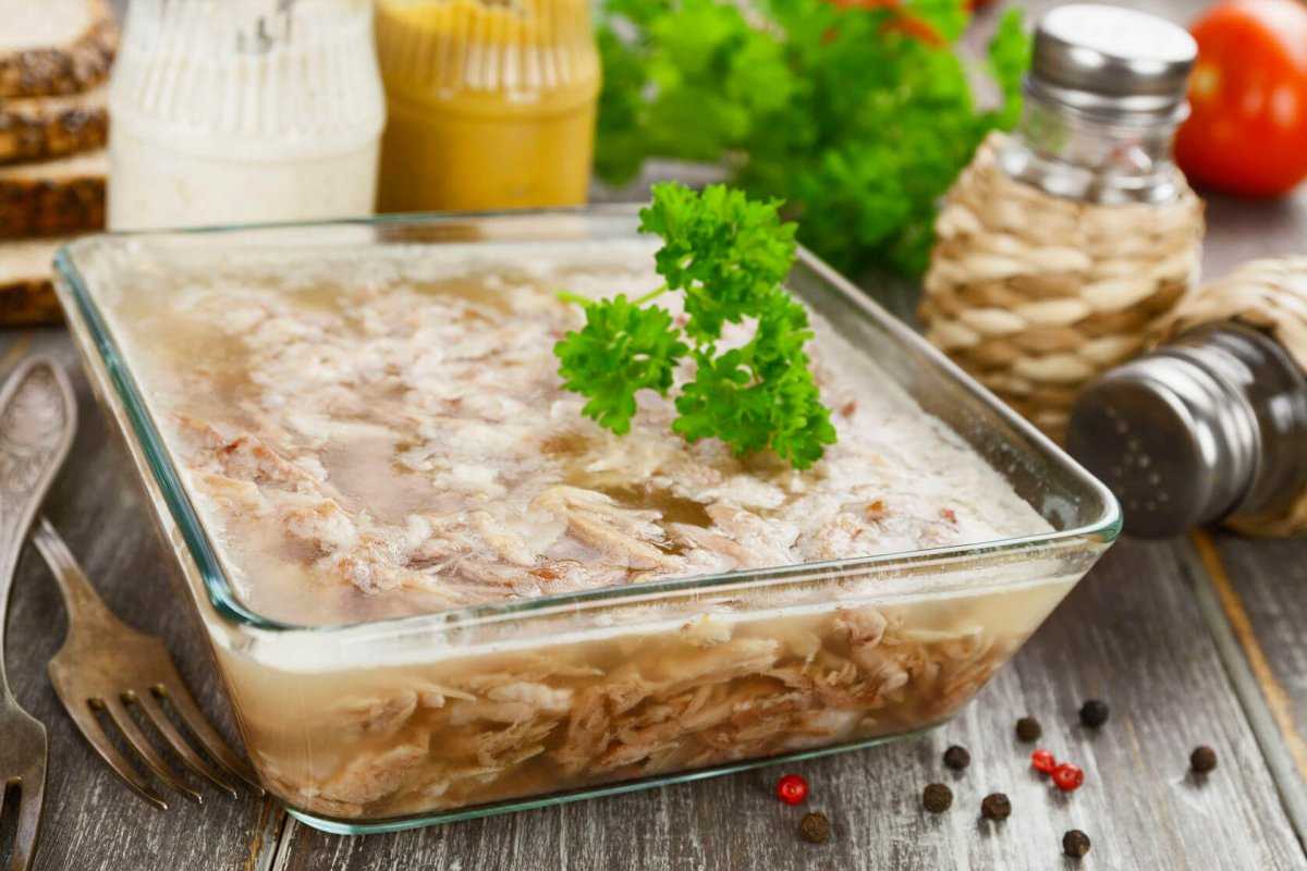 Два рецепта вкусного холодца и как его заморозить для долгого хранения
