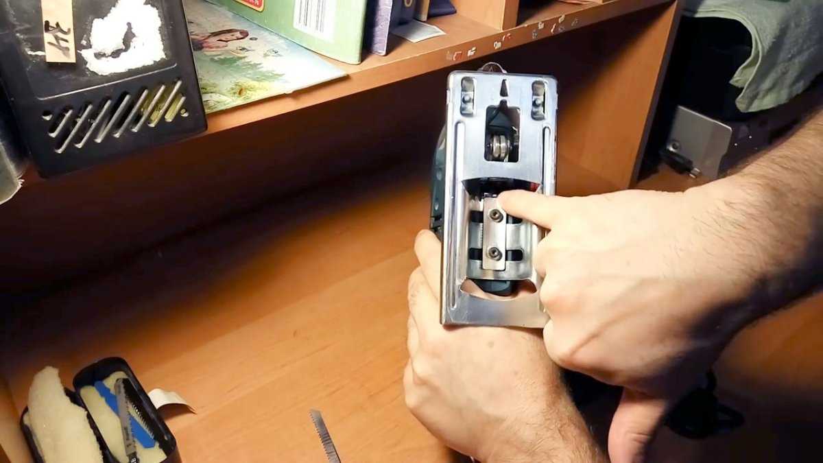 Лобзик криво пилит: причины и как исправить