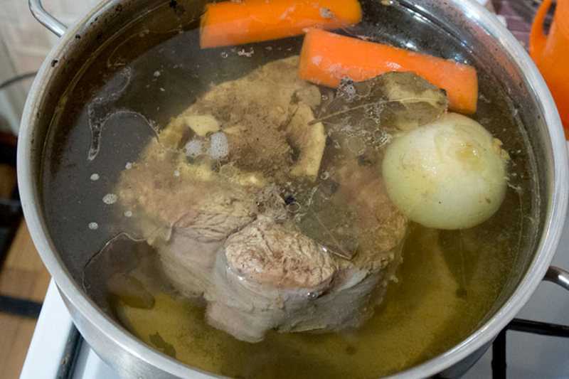 Можно ли бульон разбавлять водой – как изменится вкус и другие свойства