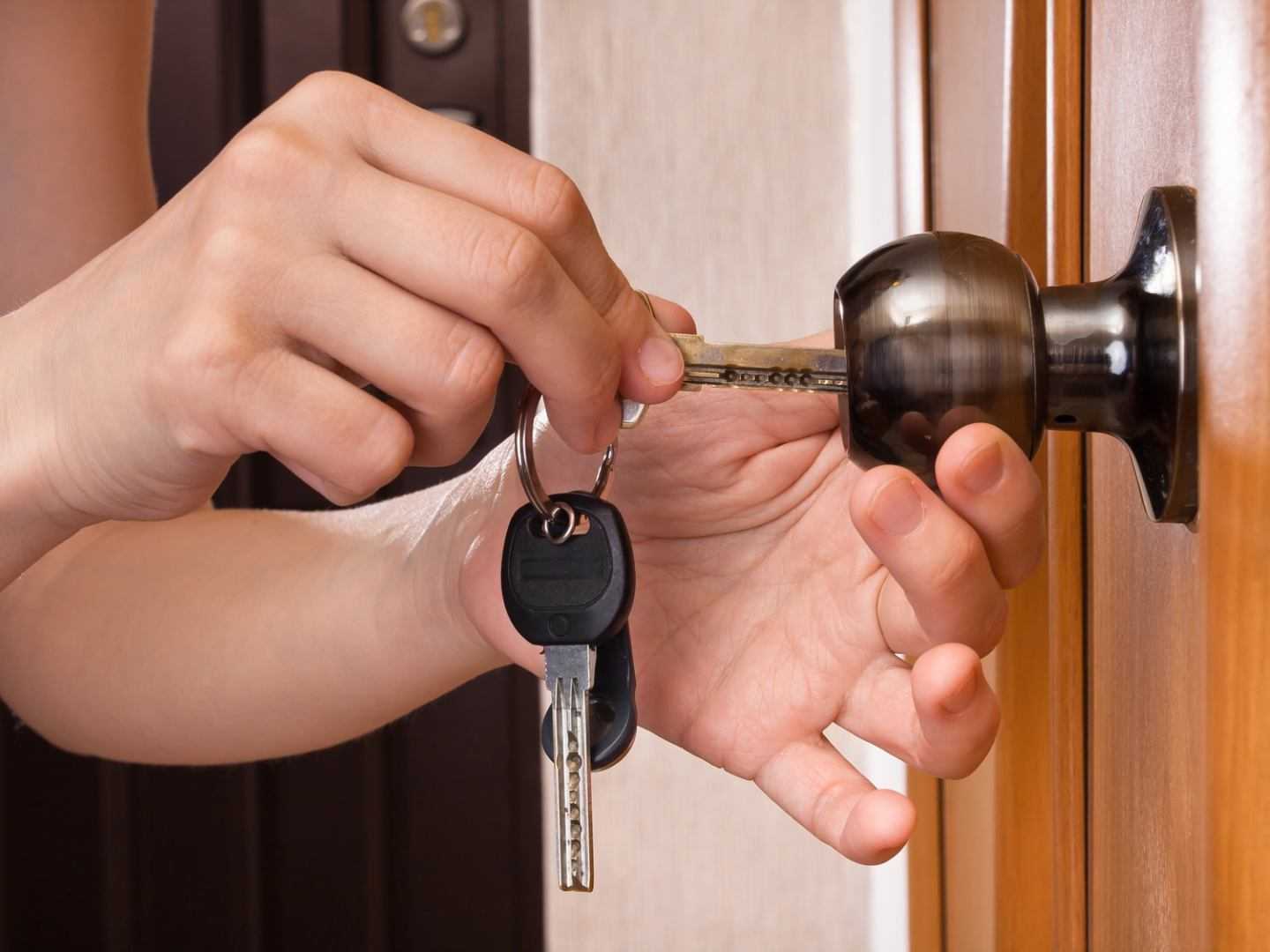 8 блестящих способов запереть дверь без замка