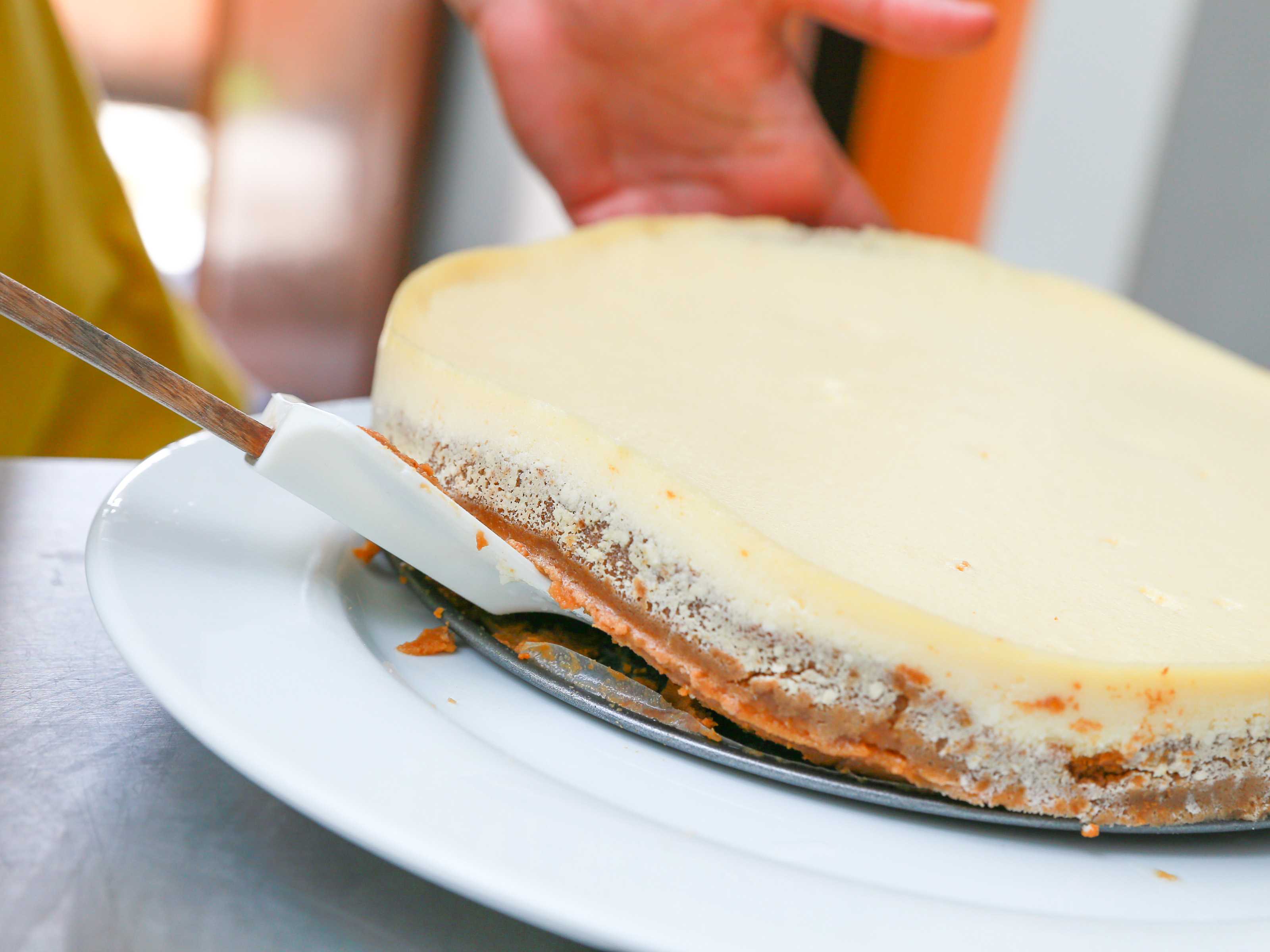 Как доставать кексы из силиконовой формы - готовим вместе с zvenigorodfood.ru