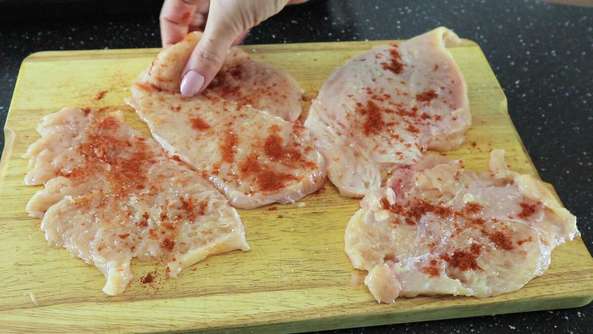 Чем отбить мясо, если нет специального молотка? полезные советы