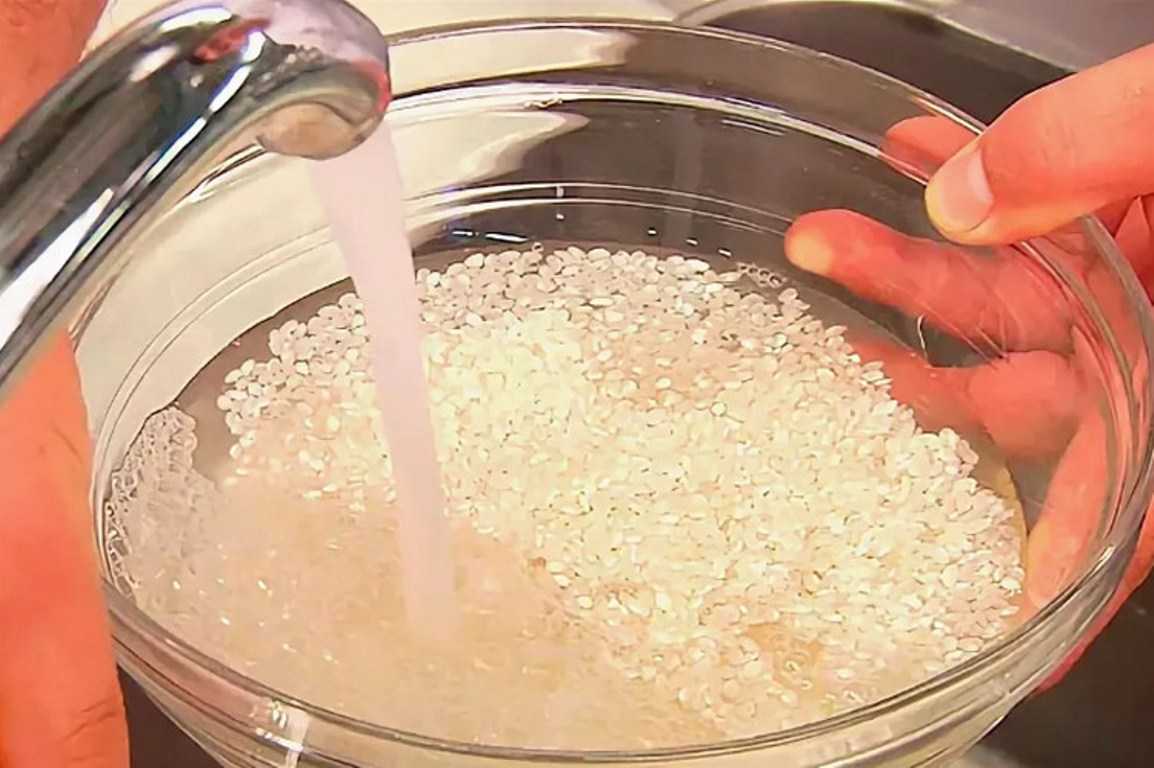 Промывание риса до и после варки: нужно ли это делать?