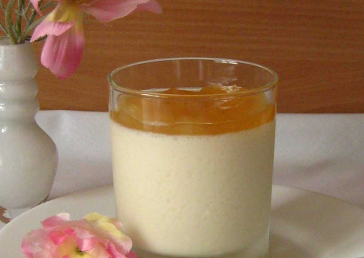 Йогурт своими руками с клубникой